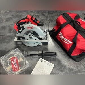 New Milwaukee M18 Brushless 7-1/4 in Circular Saw 2631-20 - Red/Silver - Bare